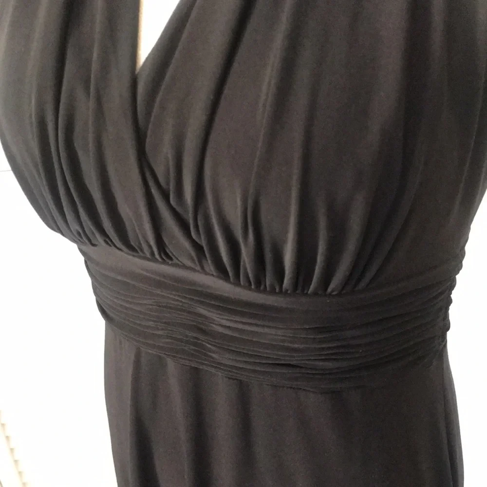 Jones Wear Dress size 4, perfect black dress, flattering cut, good condition‎